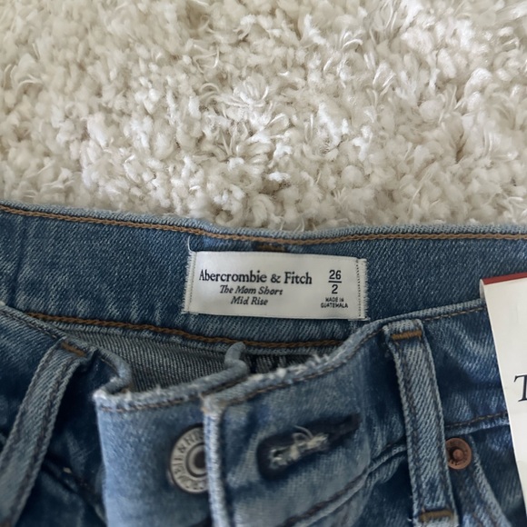 Abercrombie Mid Rise Mom Shorts - Picture 4 of 5